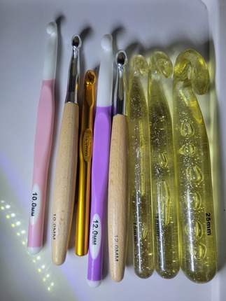 JUMBO CROCHET HOOKS