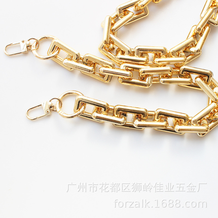 BOLD ACRYLIC CHAIN